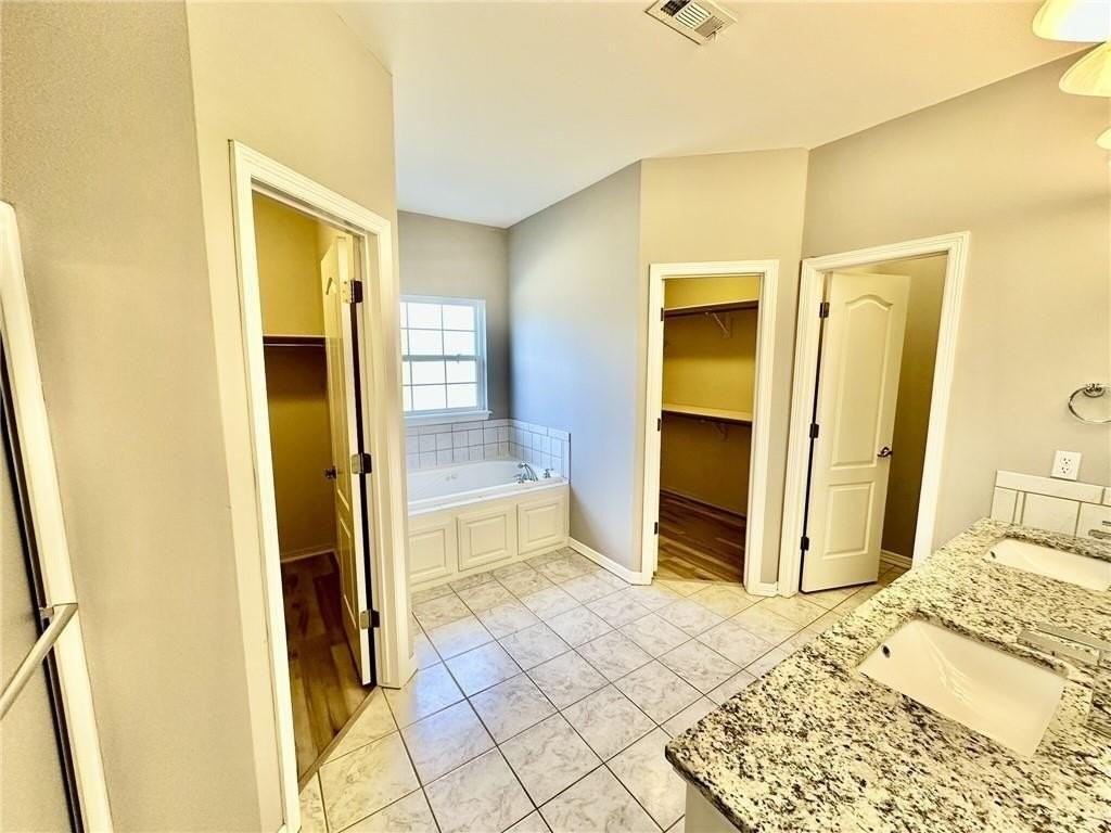 3908 Sw Hawthorne St - Photo 7 of 41