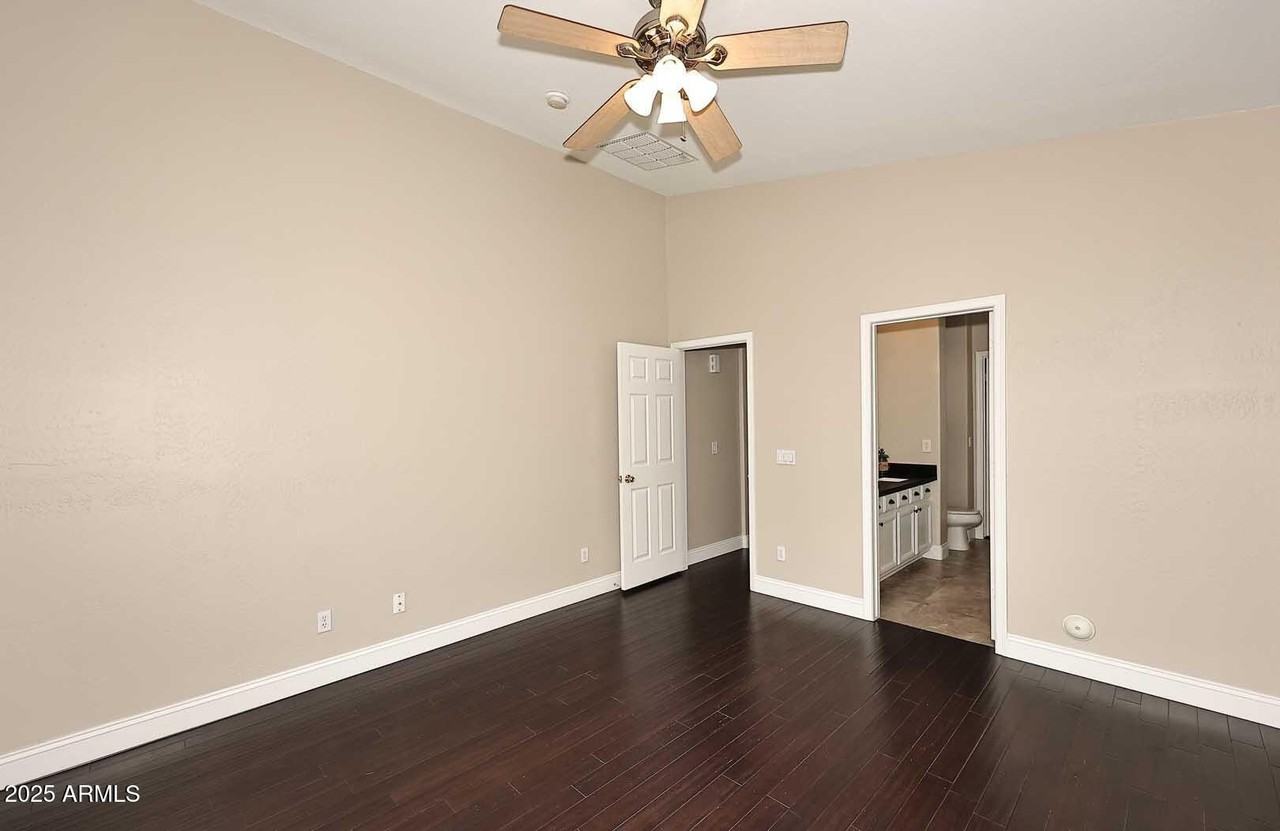 16945 W Manchester Dr - Photo 4 of 39