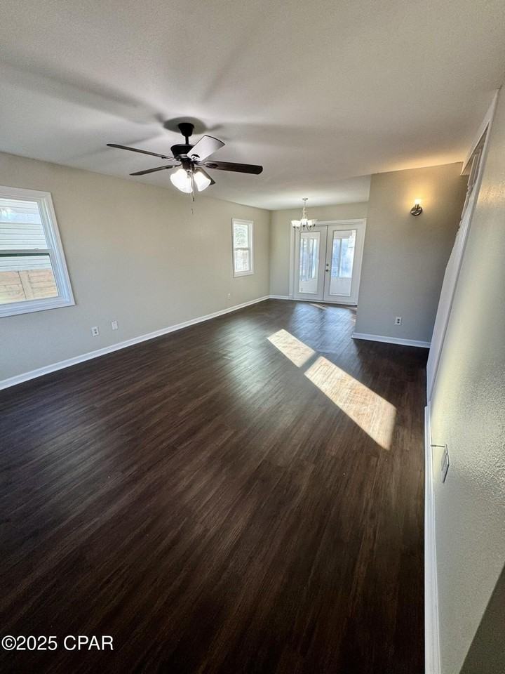 1506 Pennsylvania Ave - Photo 3 of 33