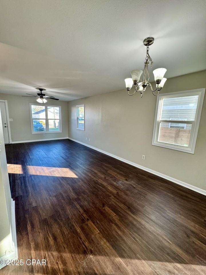 1506 Pennsylvania Ave - Photo 5 of 33