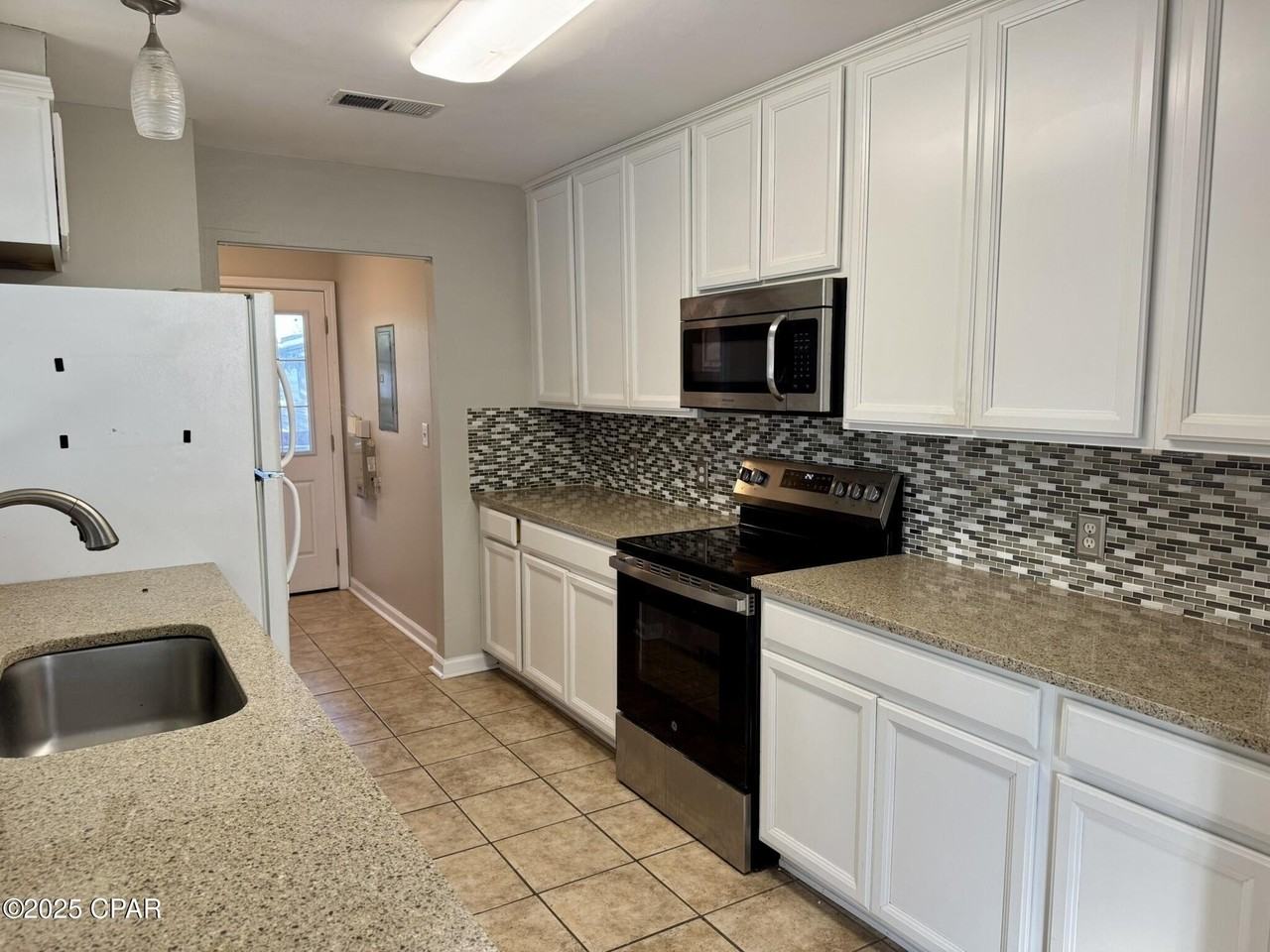 1506 Pennsylvania Ave - Photo 7 of 33