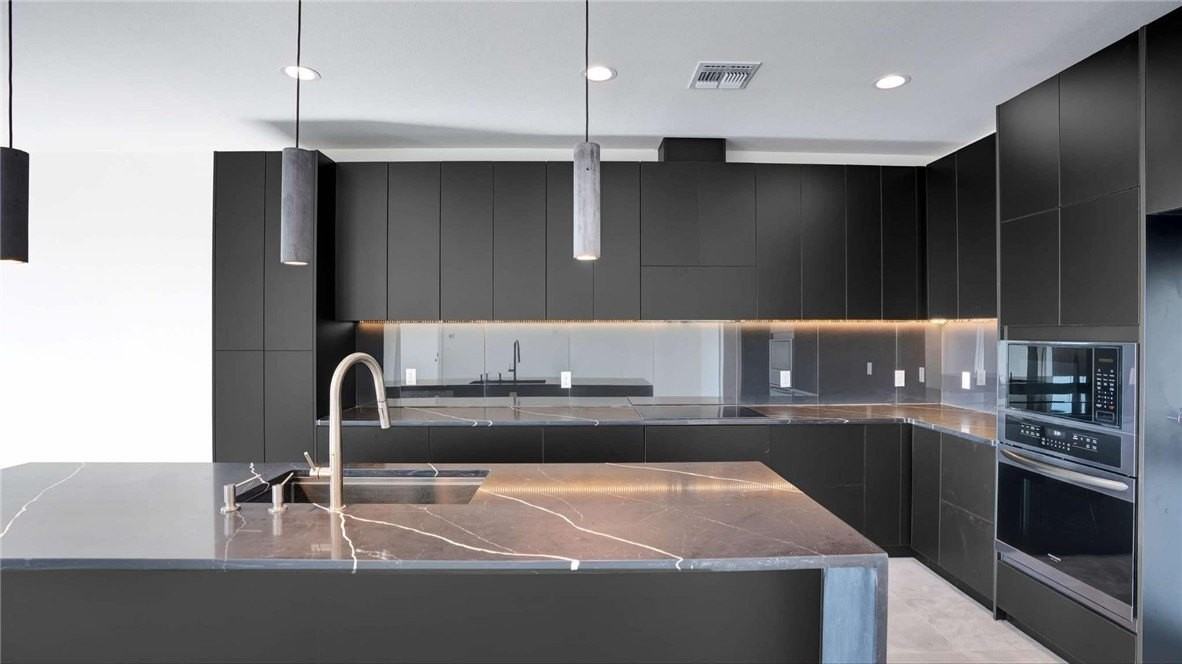 4113 Midlands St - Photo 6 of 35