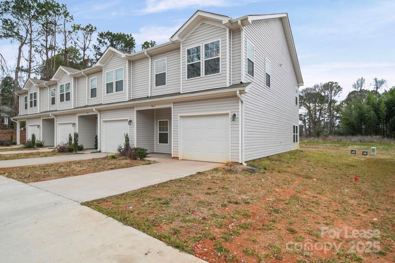 916 S Battleground Ave Apt 4 #4 - Photo 3 of 35