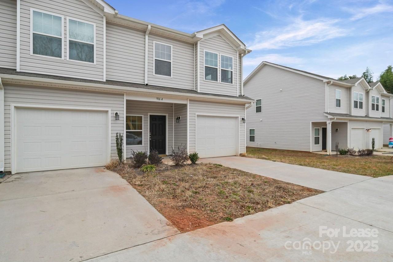 916 S Battleground Ave Apt 4 #4 - Photo 4 of 35