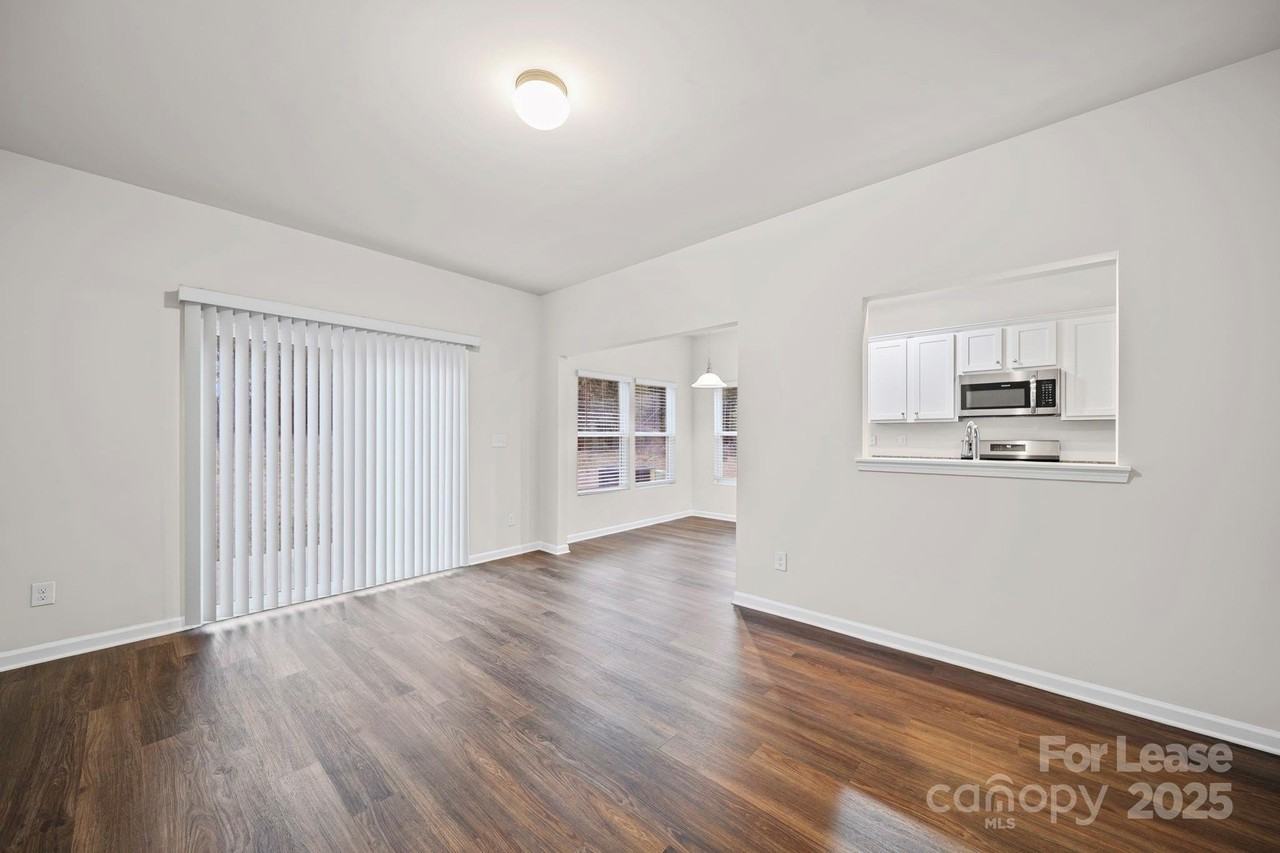 916 S Battleground Ave Apt 4 #4 - Photo 6 of 35