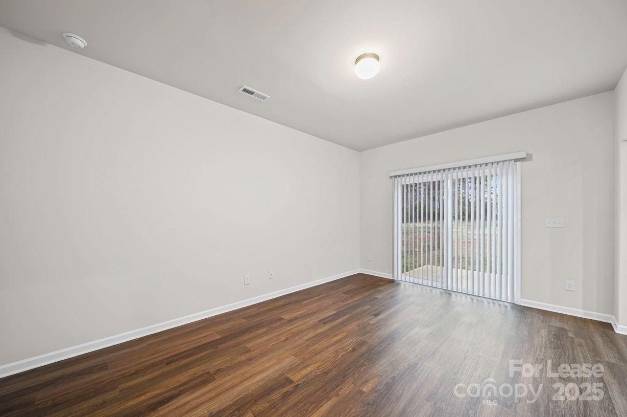 916 S Battleground Ave Apt 4 #4 - Photo 7 of 35