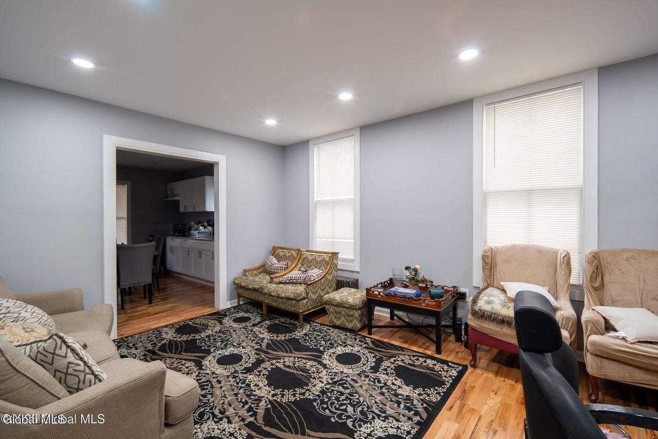 138 Main St Apt 1 #1 - Photo 3 of 8