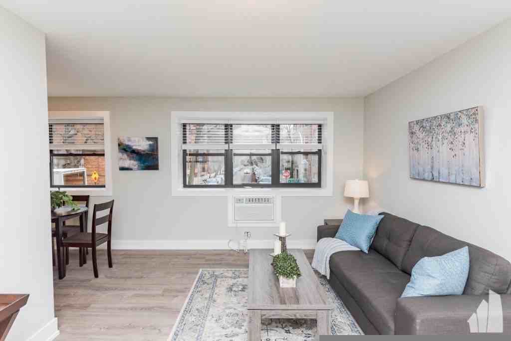 530 W Surf St #519 - Photo 3 of 10