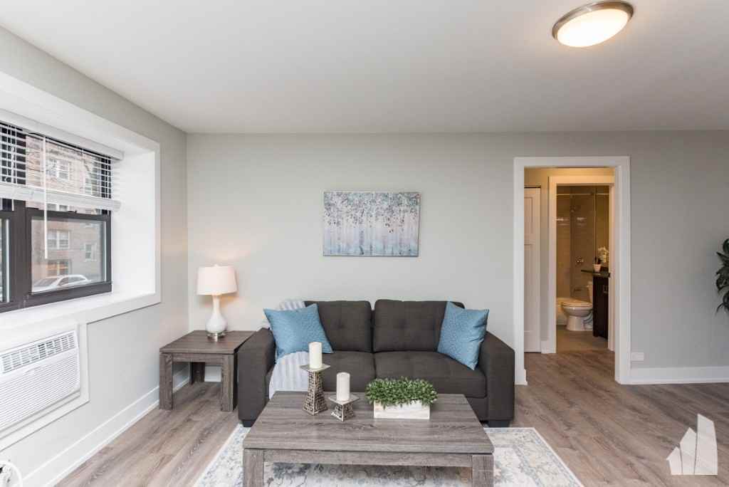 530 W Surf St #519 - Photo 6 of 10