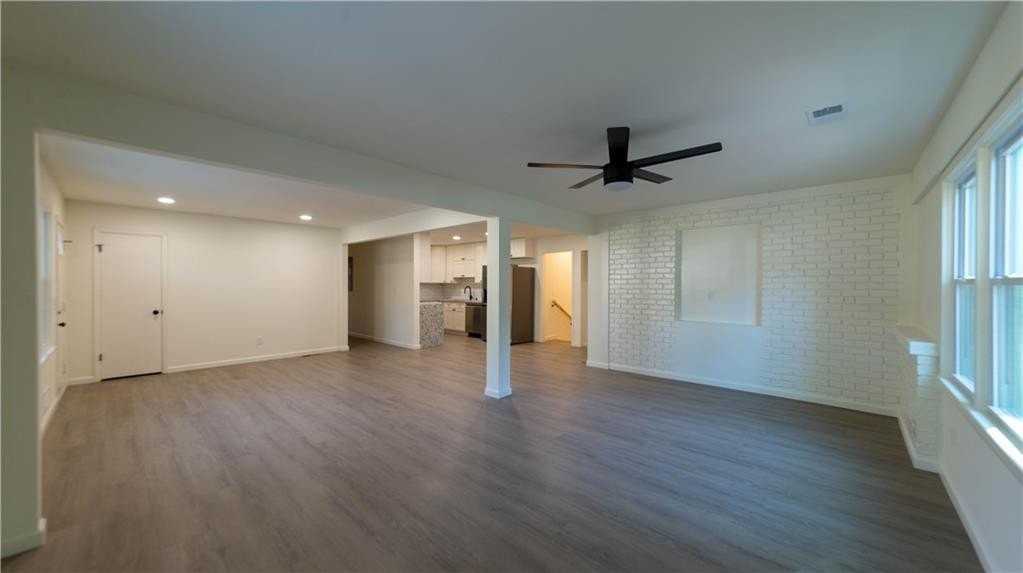 145 Long Dr Sw - Photo 4 of 39