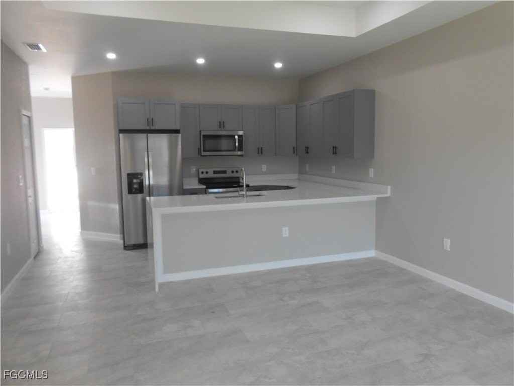 937 Graystone Ave - Photo 4 of 32