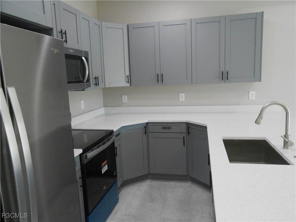 937 Graystone Ave - Photo 7 of 32