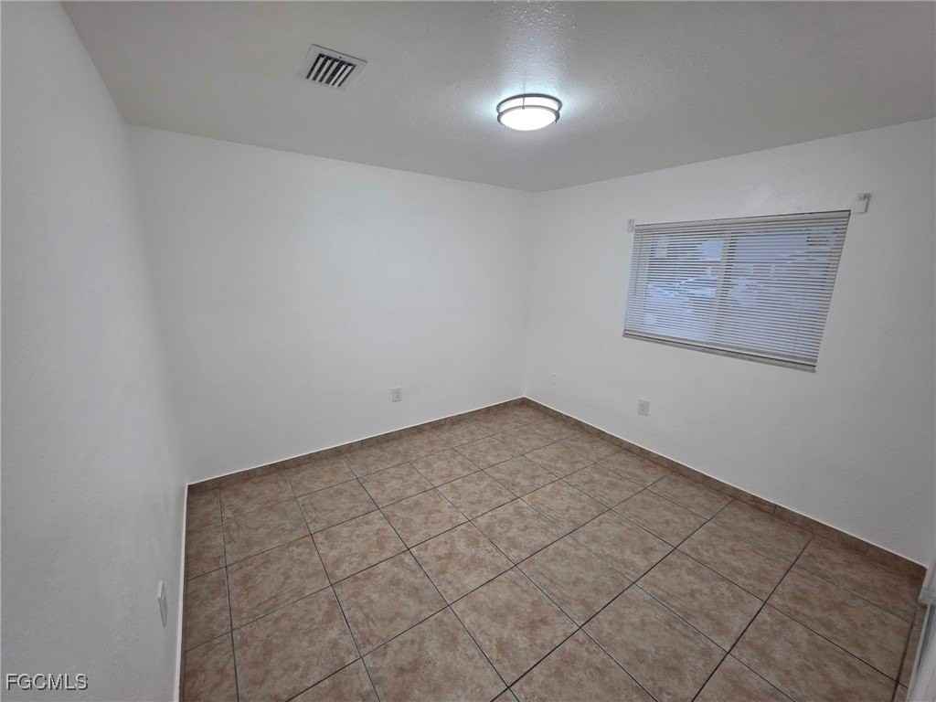 2148 Dora St Apt 11 #11 - Photo 5 of 10