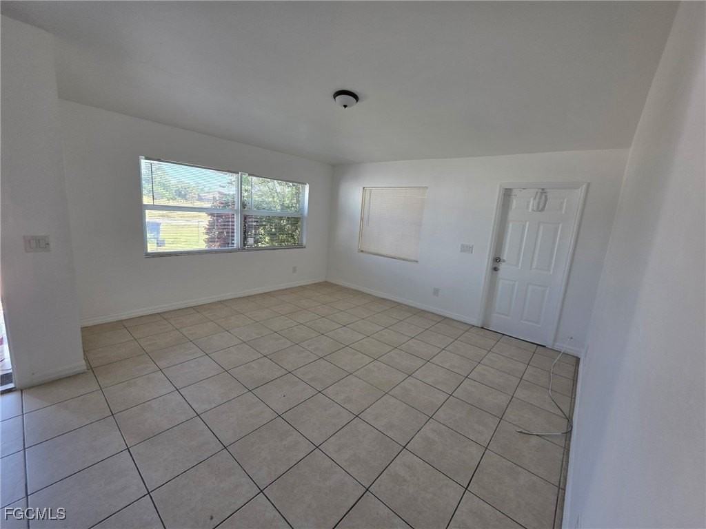 1248 Columbus Blvd Apt B #B - Photo 2 of 16