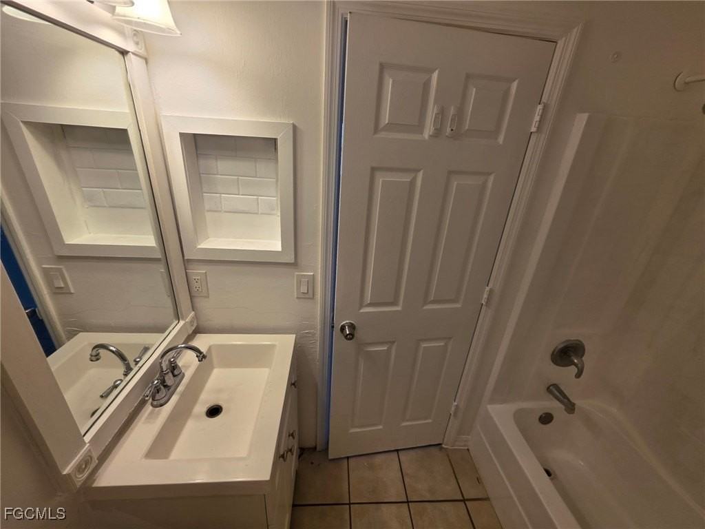 1248 Columbus Blvd Apt B #B - Photo 3 of 16