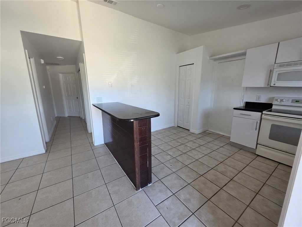 1248 Columbus Blvd Apt B #B - Photo 7 of 16