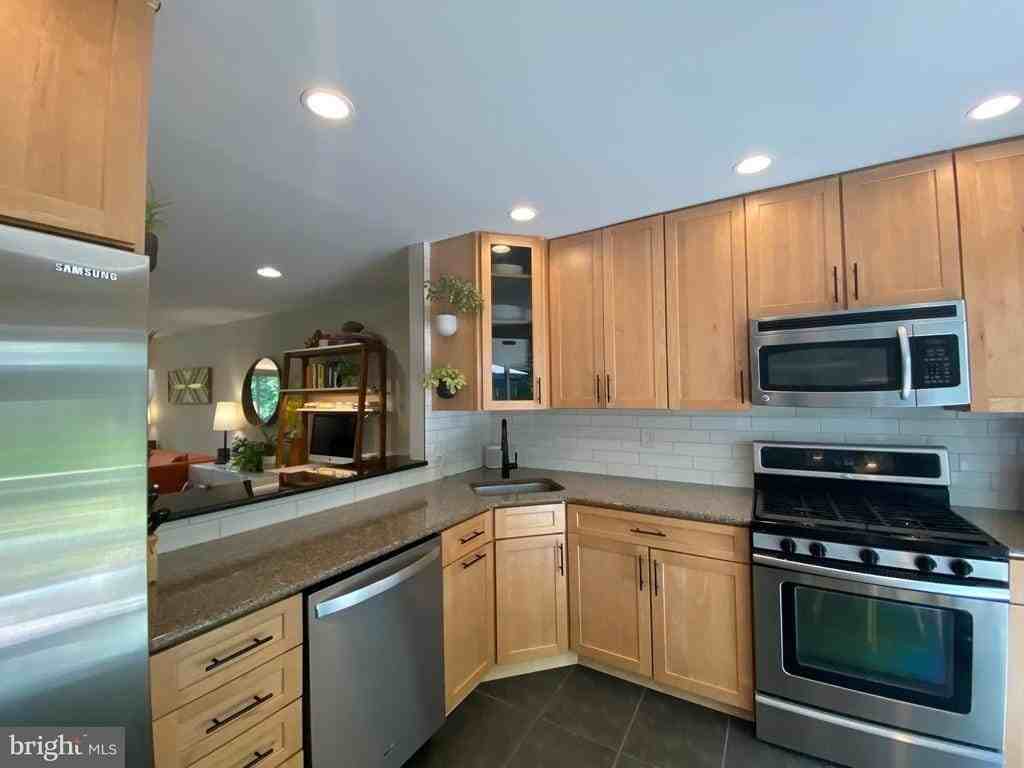 43-H Watertown Ct - Photo 4 of 12