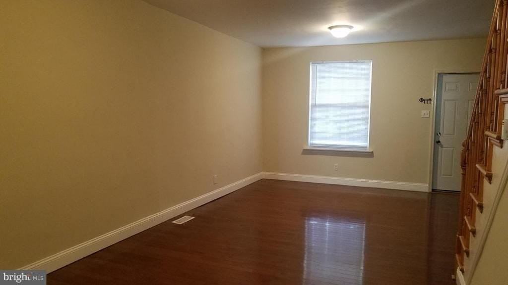 2547 S Mildred St - Photo 2 of 15