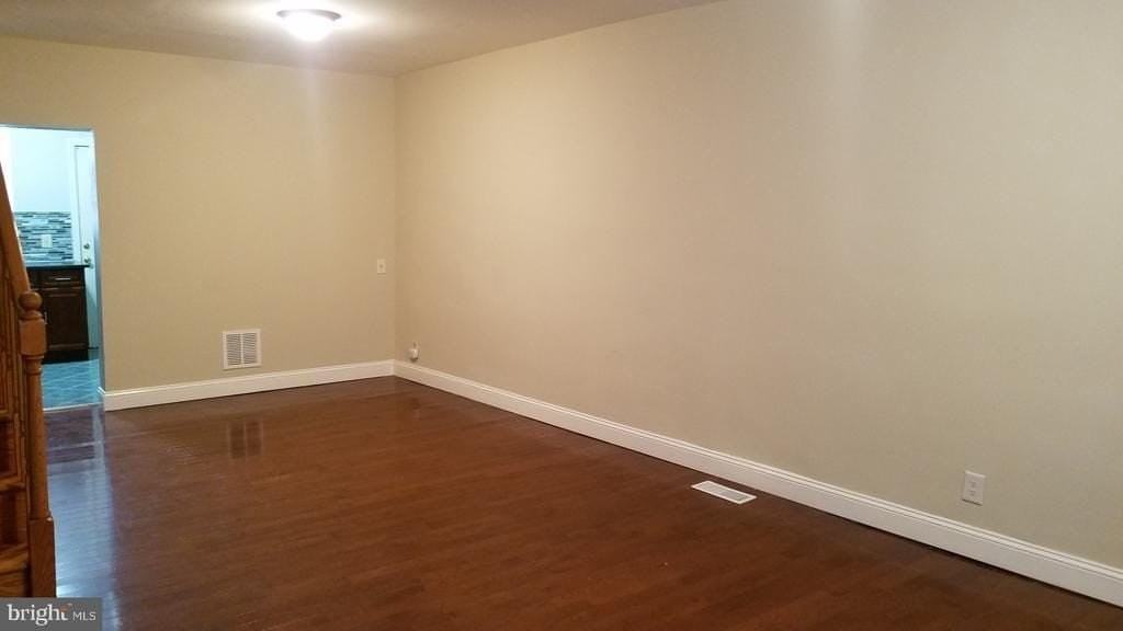 2547 S Mildred St - Photo 3 of 15