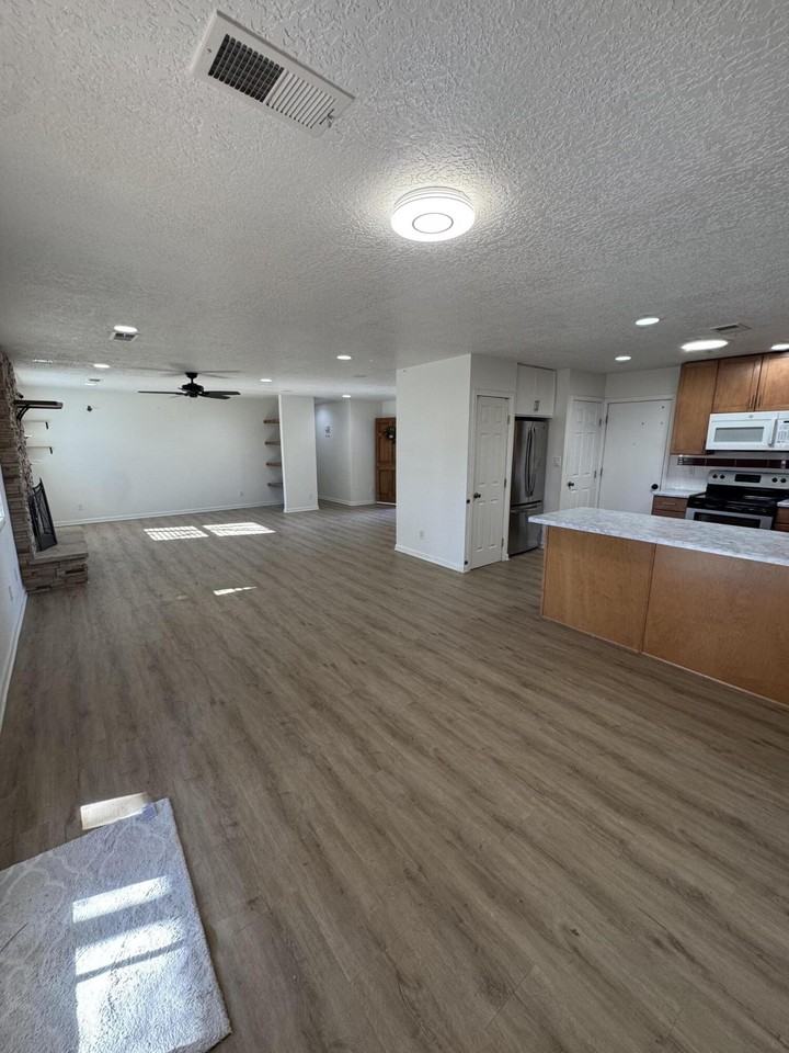 12916 Bryce Ave Ne - Photo 4 of 19