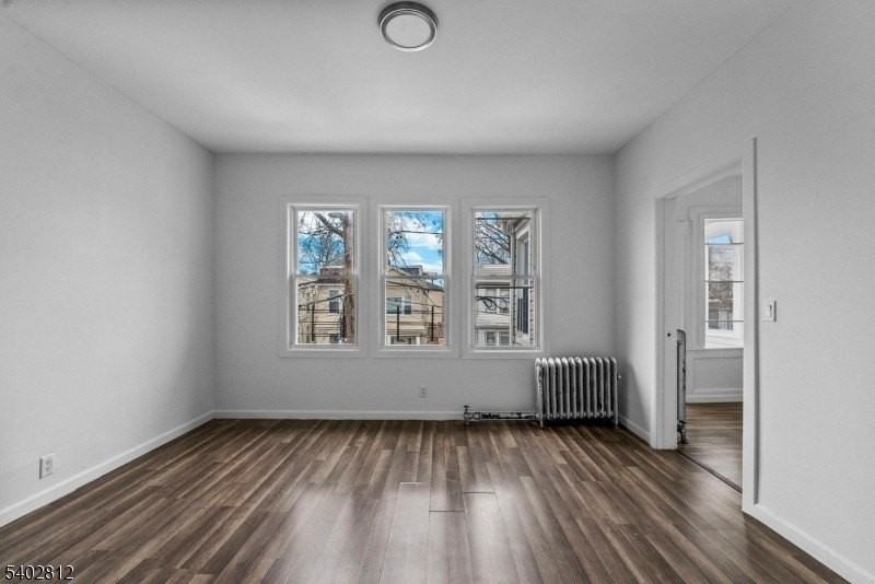 268 Leslie St - Photo 2 of 12