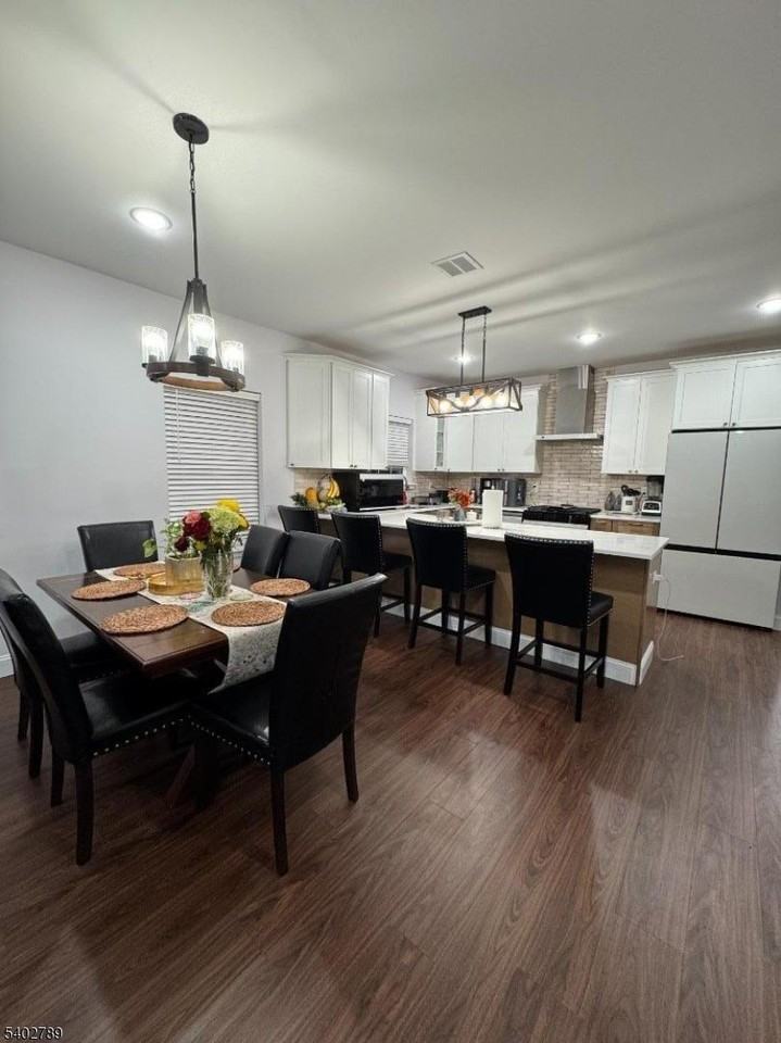 528 Jefferson Ave - Photo 3 of 19