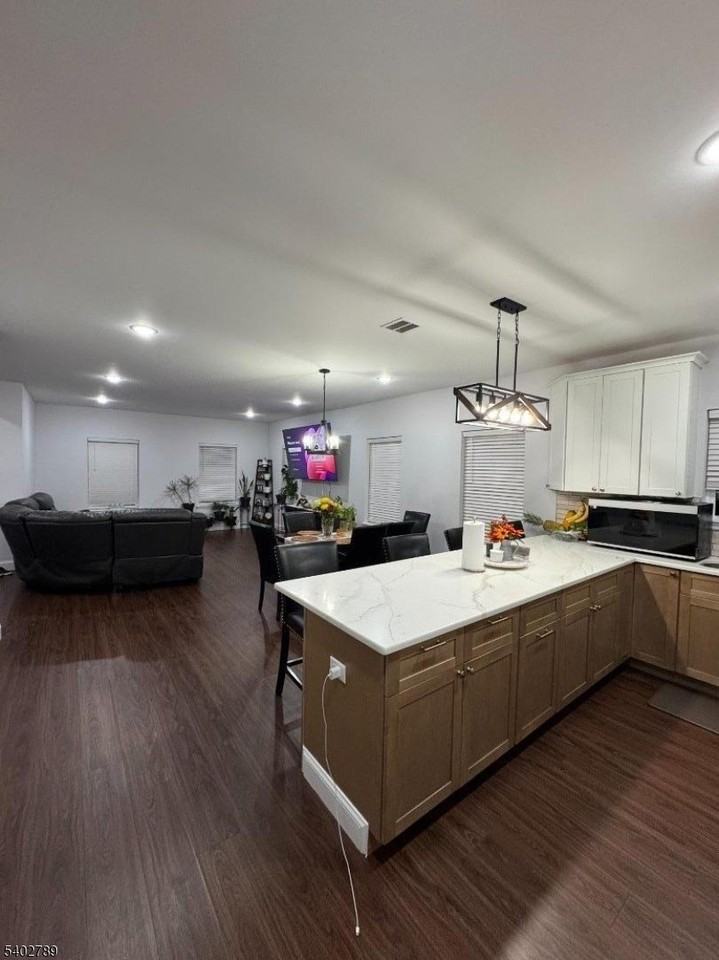 528 Jefferson Ave - Photo 6 of 19