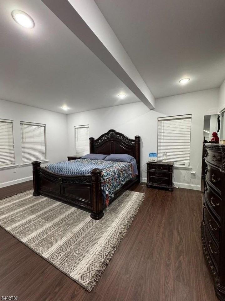 528 Jefferson Ave - Photo 7 of 19