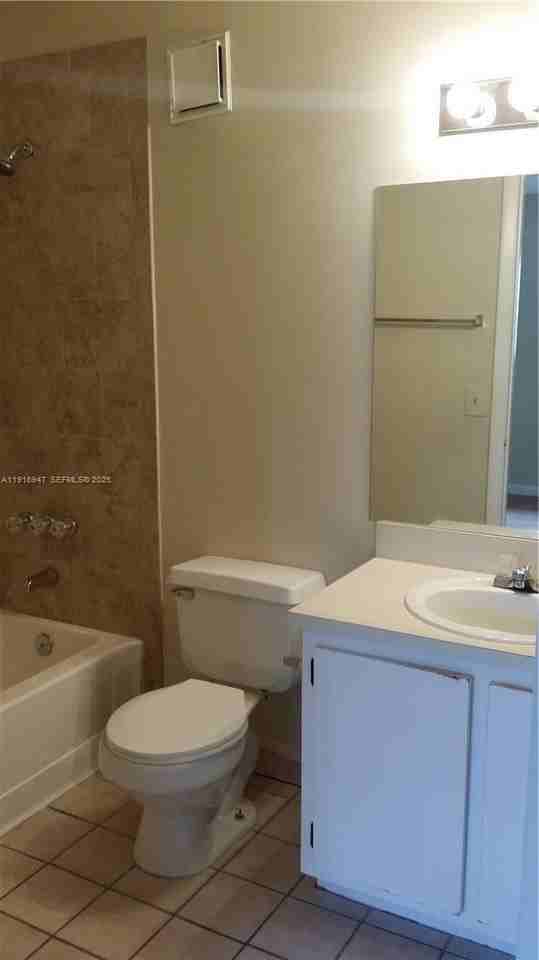 9457 Palm Cir N - Photo 6 of 15