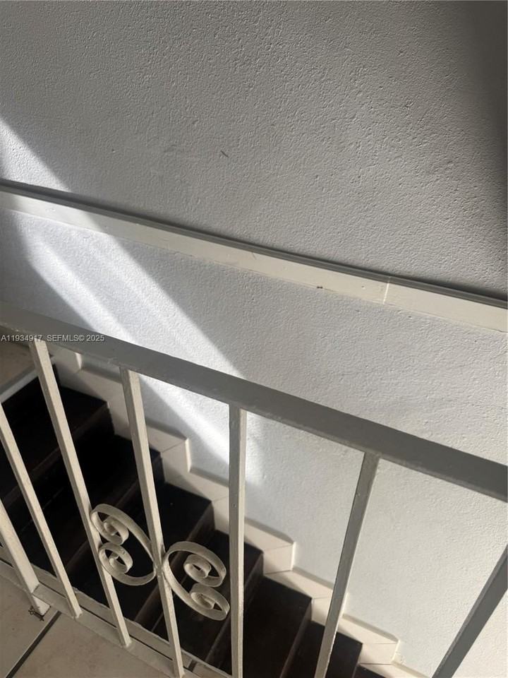 1550 W 7th Ct #23 - Photo 3 of 8