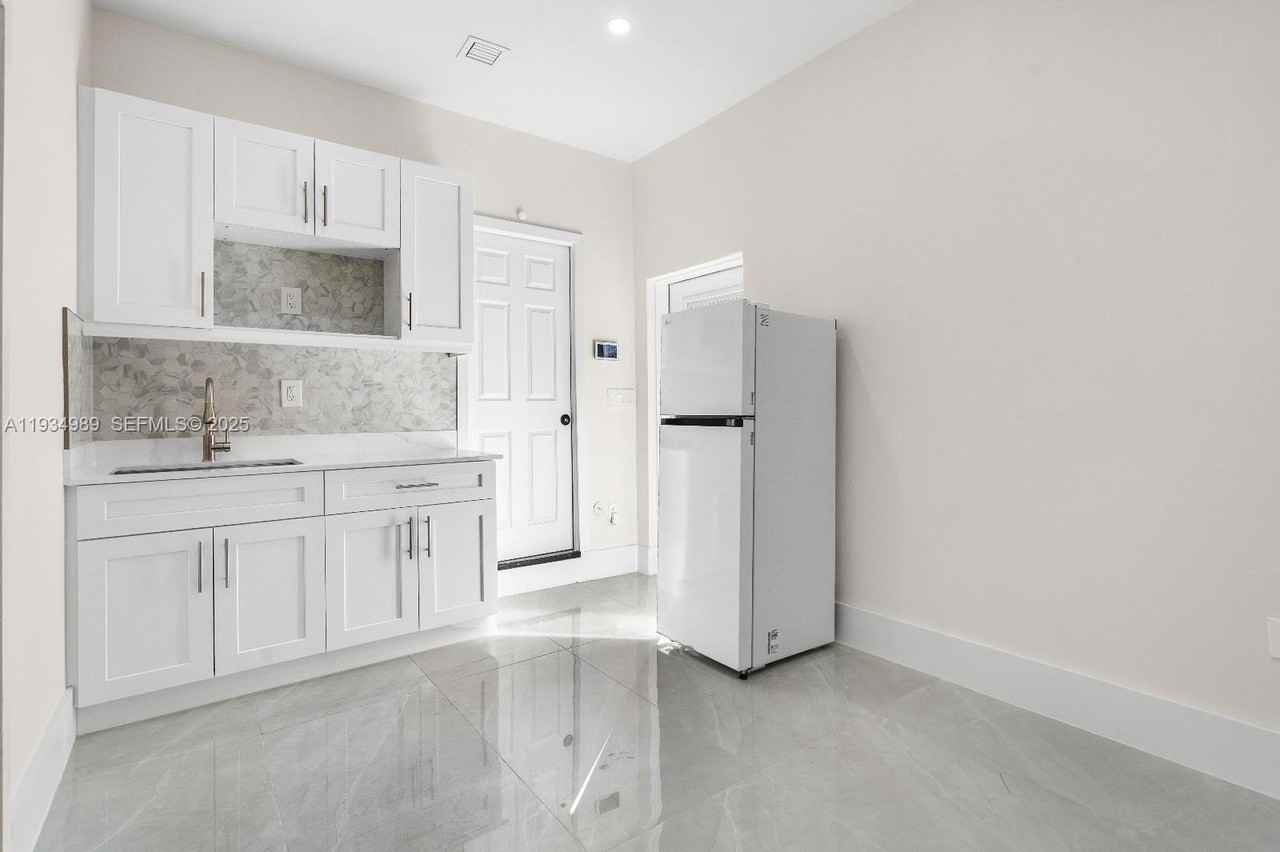 161XX Sw 44th Ave #1 - Photo 2 of 11