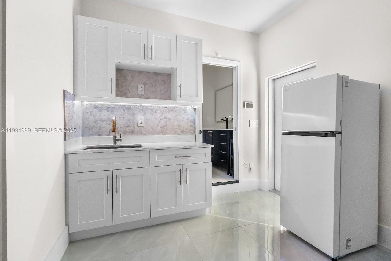 161XX Sw 44th Ave #1 - Photo 3 of 11