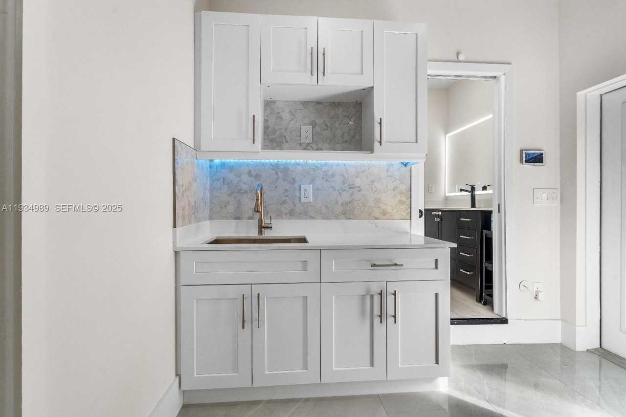 161XX Sw 44th Ave #1 - Photo 4 of 11