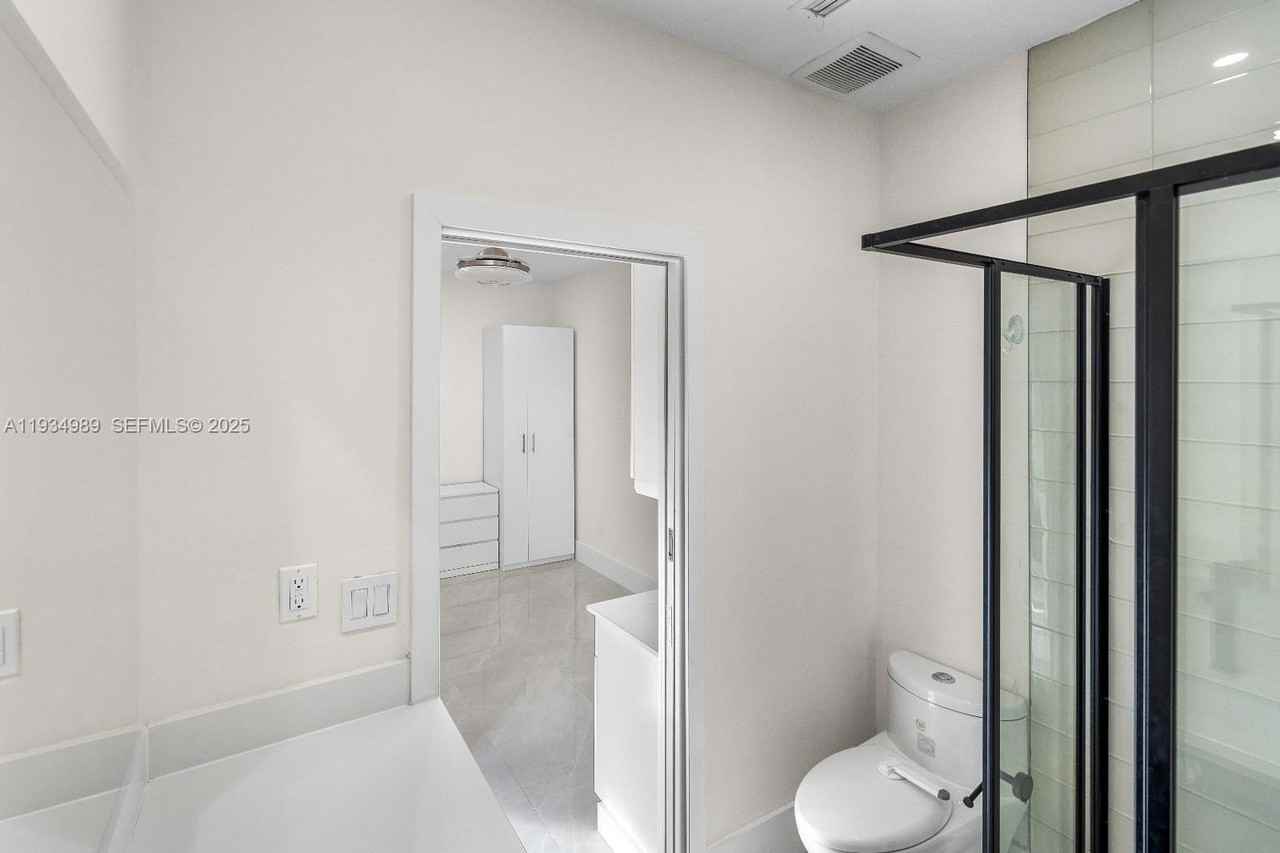 161XX Sw 44th Ave #1 - Photo 6 of 11