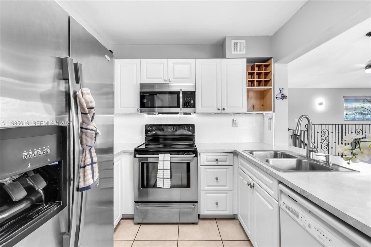 341 W Park Dr #203-15 - Photo 4 of 23