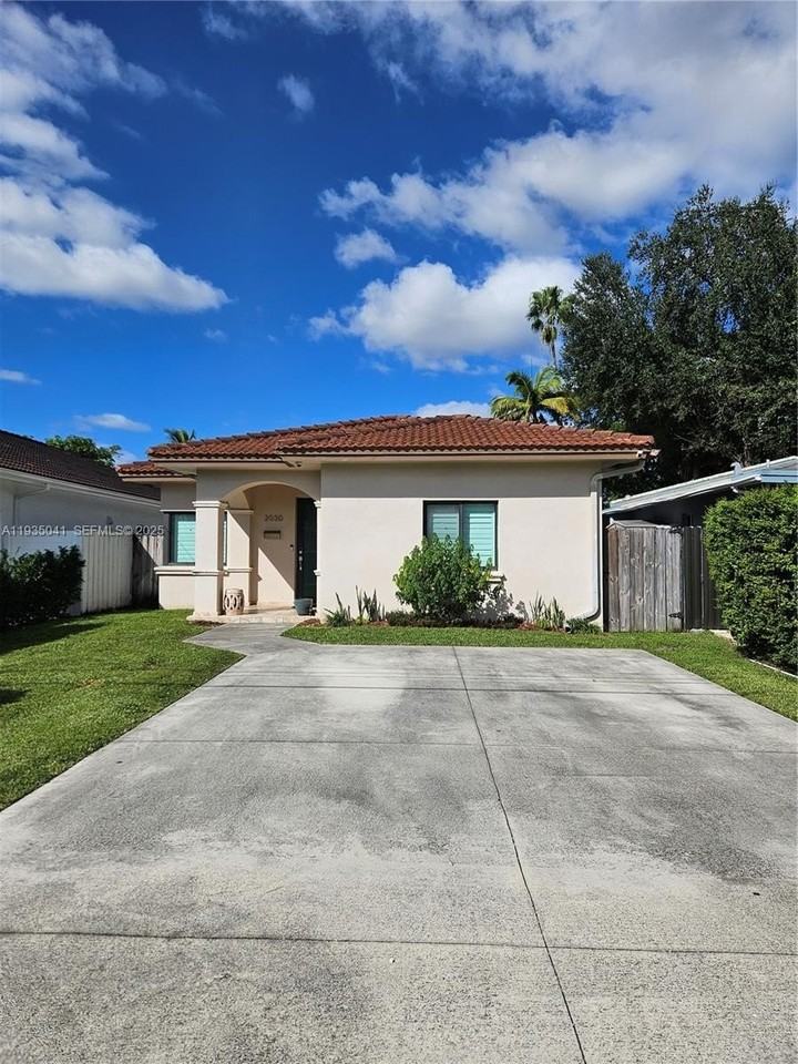 2030 Sw 60th Ave #2030 - Photo 3 of 37