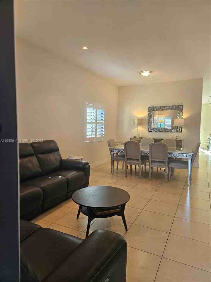 2030 Sw 60th Ave #2030 - Photo 4 of 37