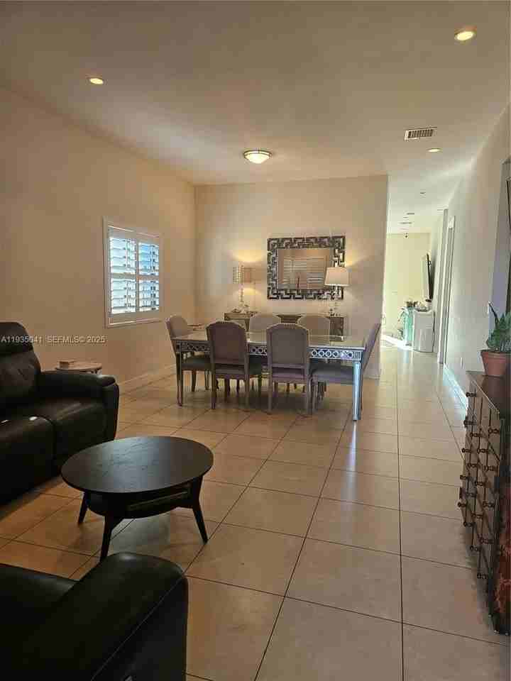 2030 Sw 60th Ave #2030 - Photo 5 of 37