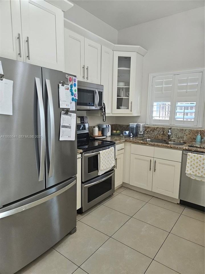 2030 Sw 60th Ave #2030 - Photo 7 of 37