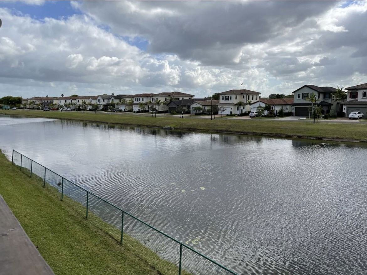 405 Sw 113th Way - Photo 2 of 8