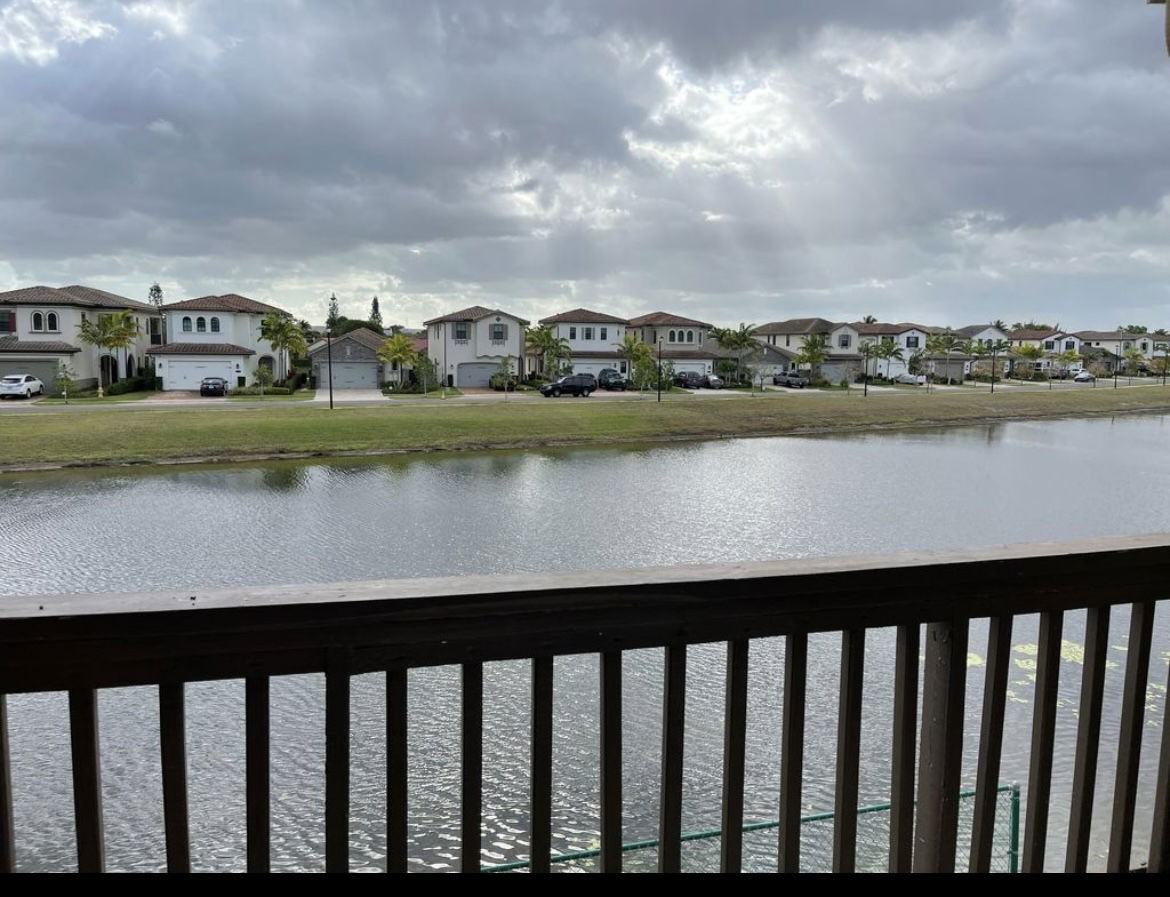 405 Sw 113th Way - Photo 3 of 8