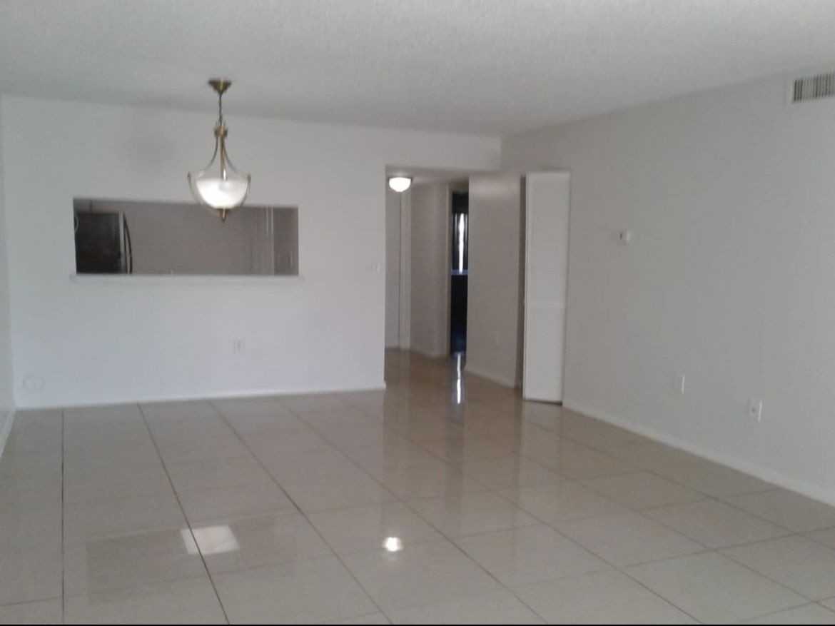 405 Sw 113th Way - Photo 6 of 8