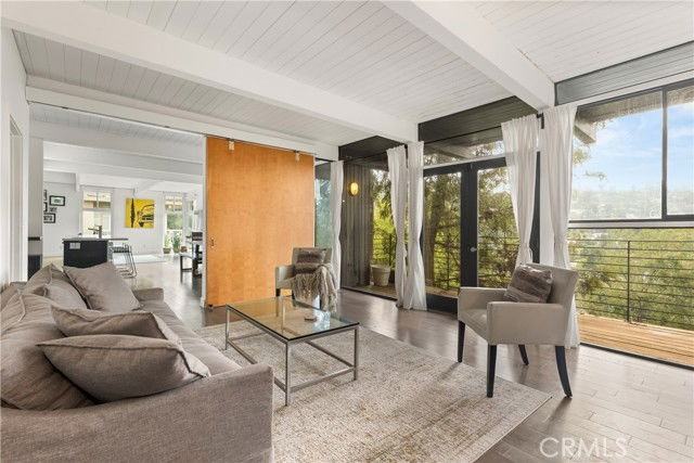3339 N Knoll Dr - Photo 2 of 8