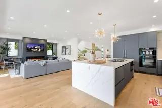 6201 Lindenhurst Ave - Photo 3 of 6