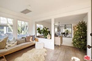 featured image of 601 Crestmoore Pl