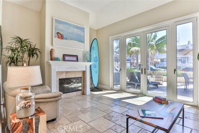 215 6th St - Photo 2 of 5