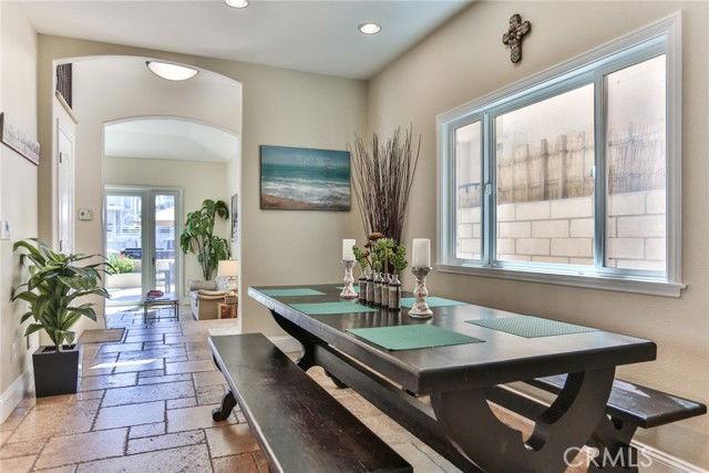 215 6th St - Photo 4 of 5