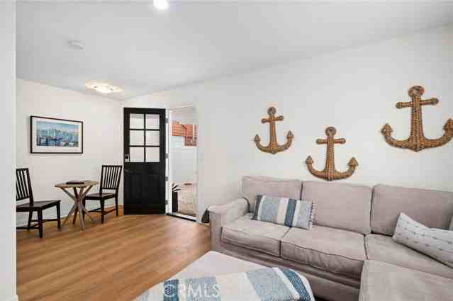 117 Marine Ave - Photo 4 of 8