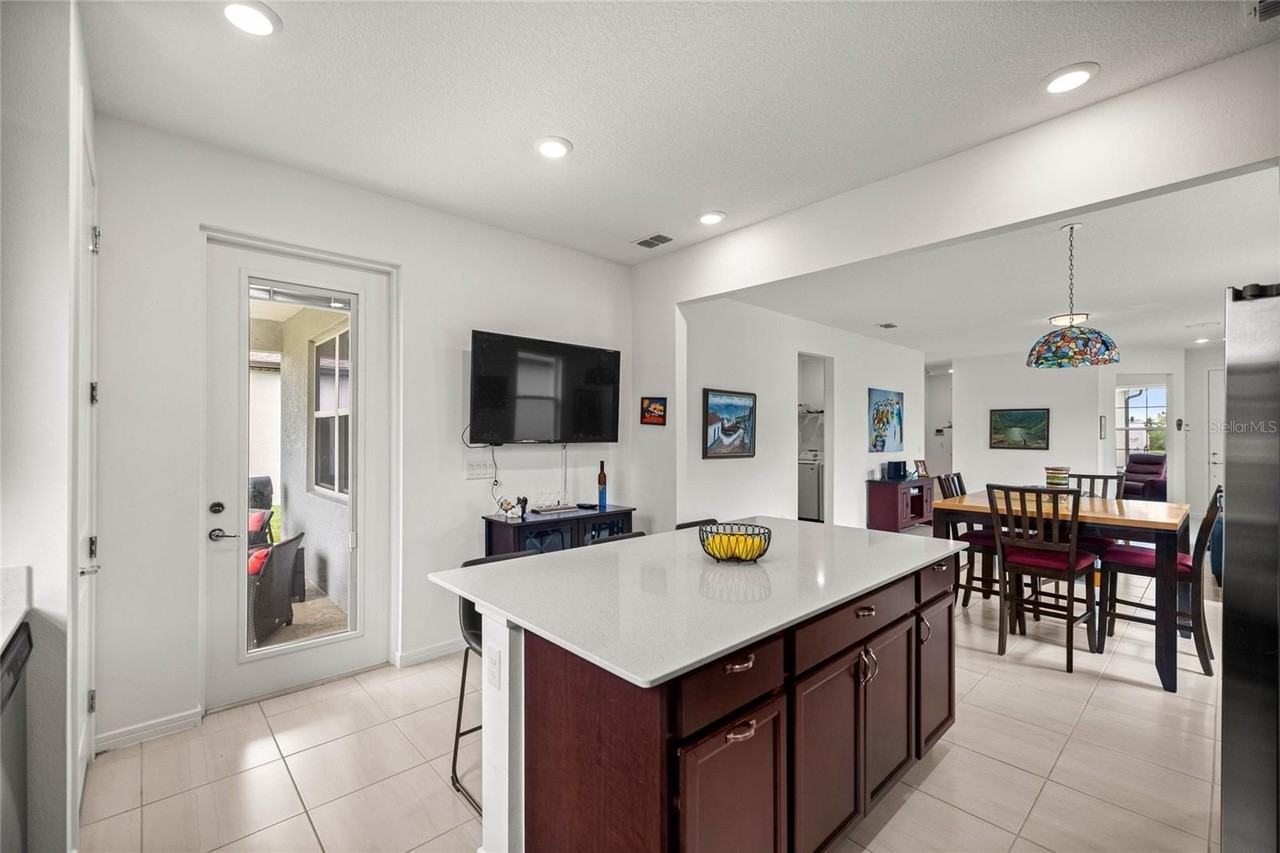 9412 Sw 53rd Pl - Photo 6 of 46