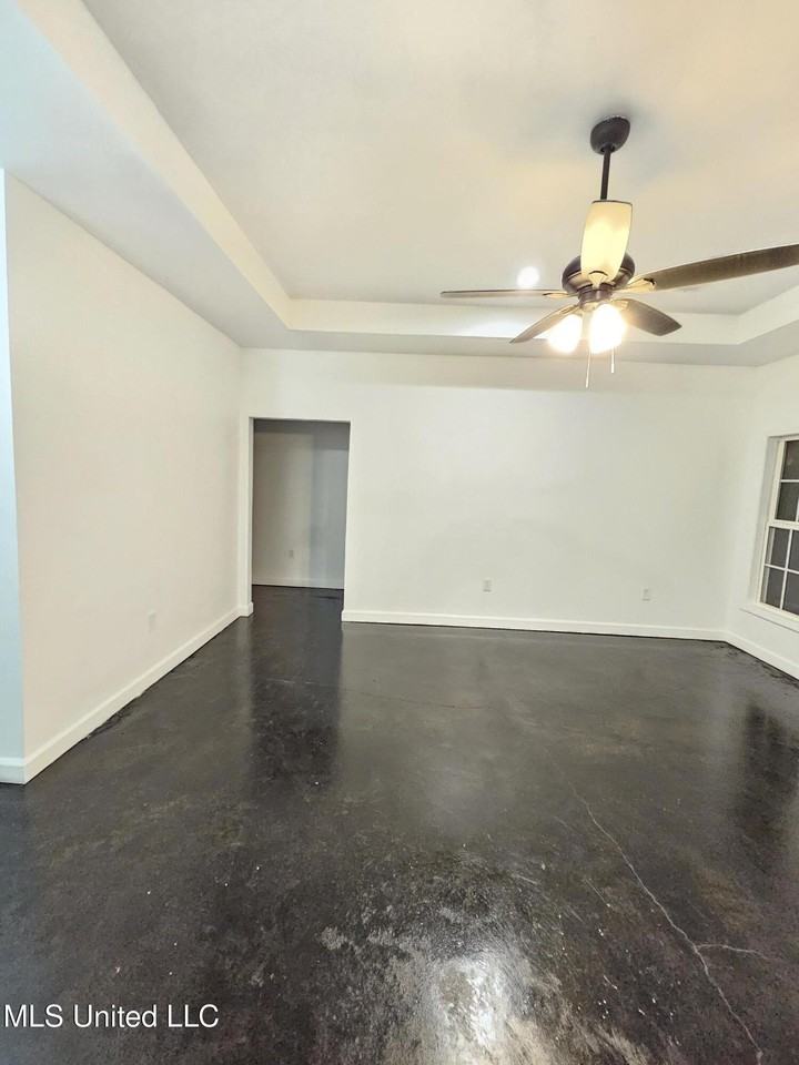 101 Brisco Drive - Photo 3 of 27